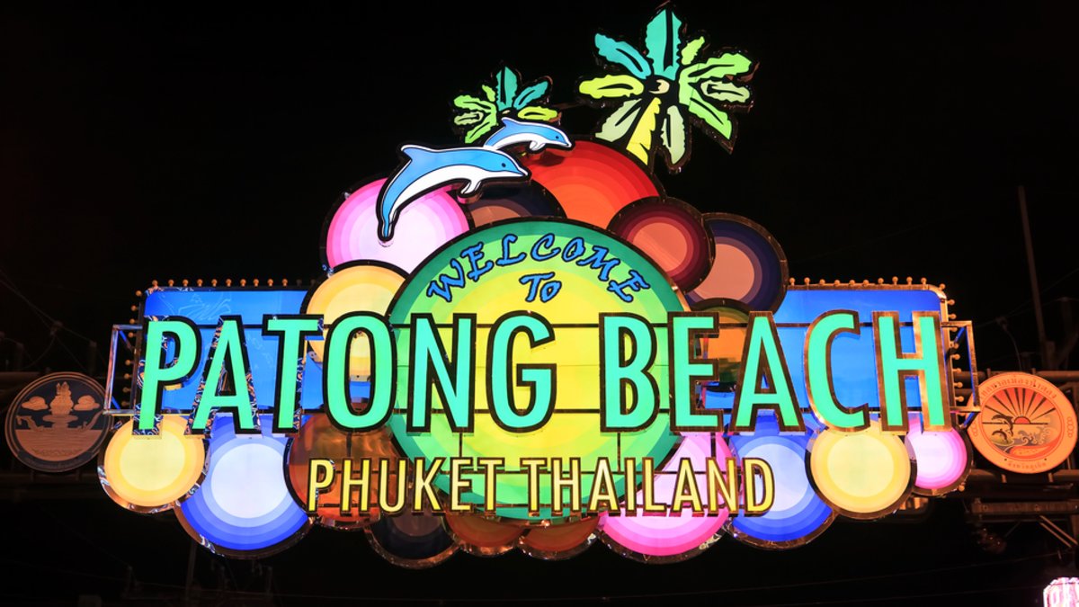 Bangla Road Patong vita notturna